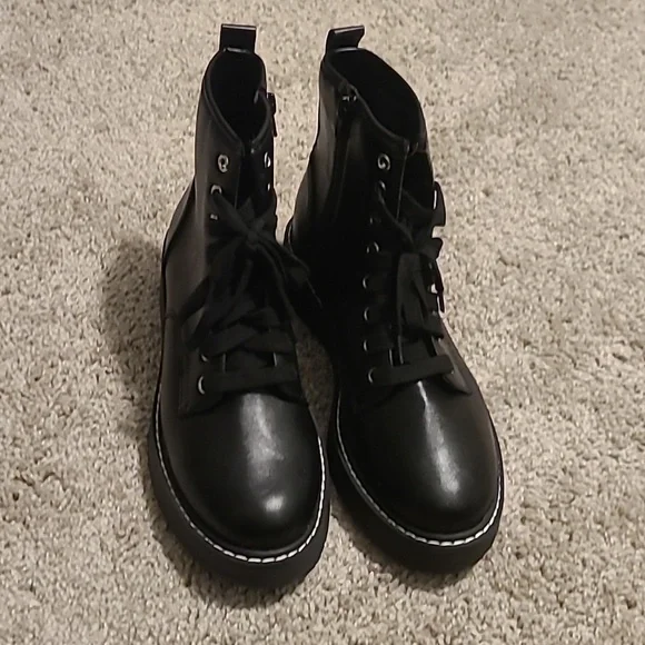 EUC/NWOT Madden NYC Black Leather White Stich Combat Boots Women's Sz 8 - Picture 2 of 12